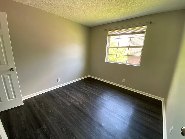 2313 Oak Ct #2313 — Photo 4