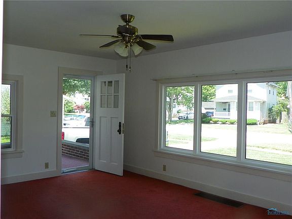 3rd image of 1137 Hamlin St