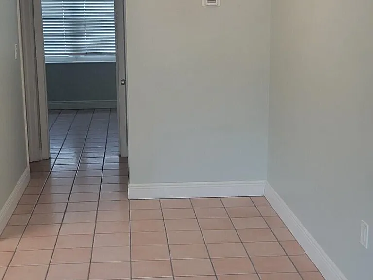 7801 Ridgewood Ave #7 — Photo 5