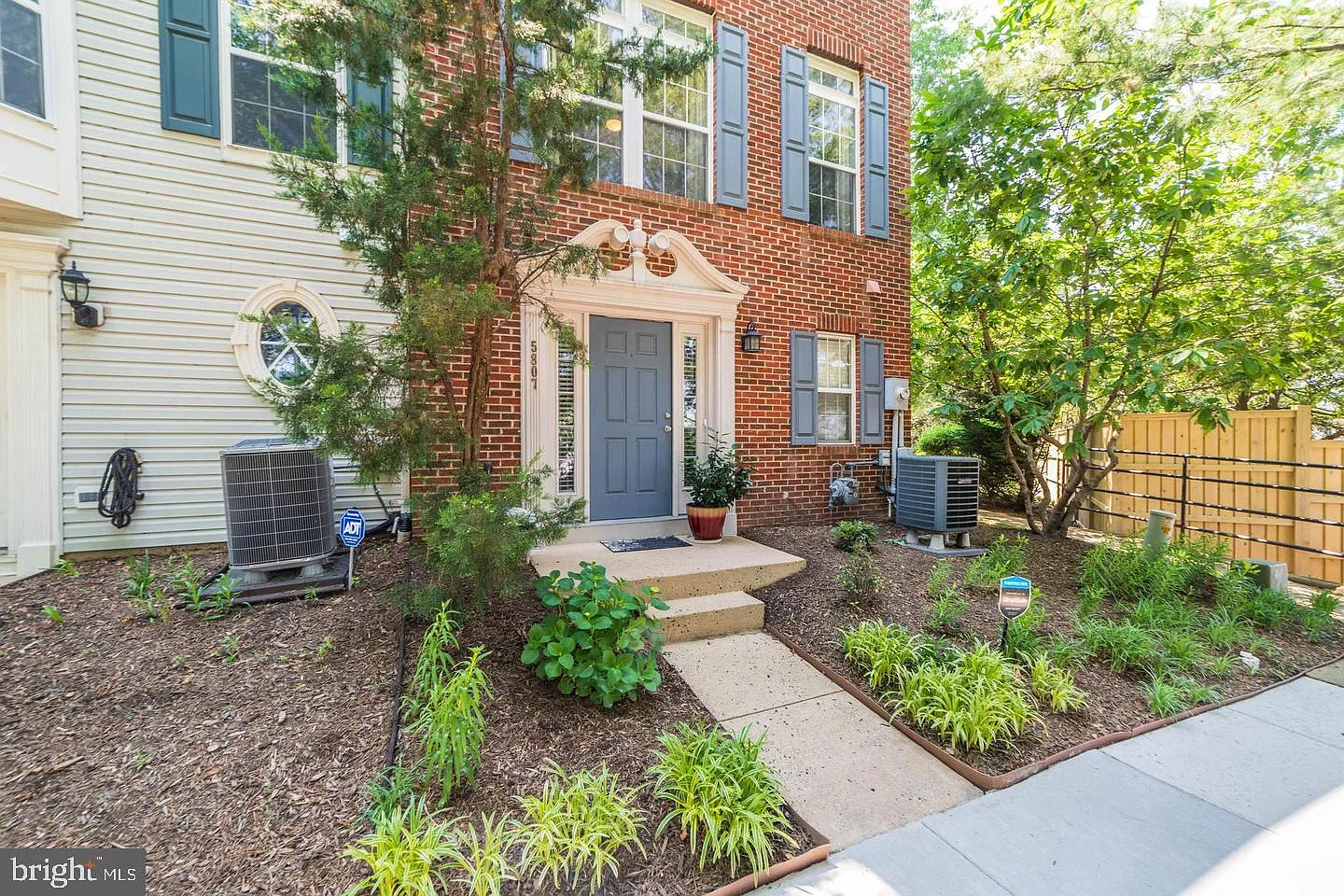 4 bed, 2.5 bath, 1892 sqft, $3,650 — Photo 1
