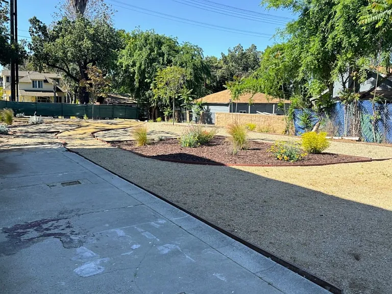 1577 N Fair Oaks Ave — Photo 13