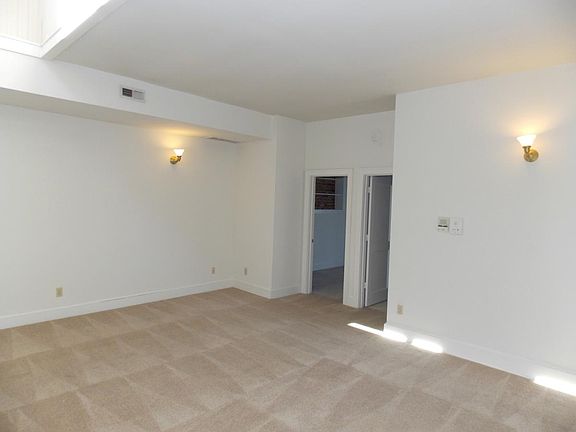 4th image of 137 N College Ave