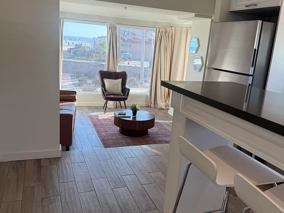 1647 Ocean Front Walk #2