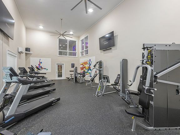 4th image of 4031 Seven Oaks Ln #4077