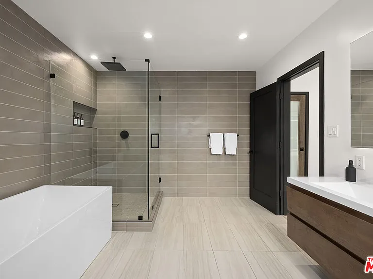 9289 Swallow Dr — Photo 22