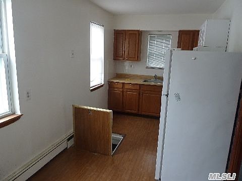 4th image of 217 Holland Ave
