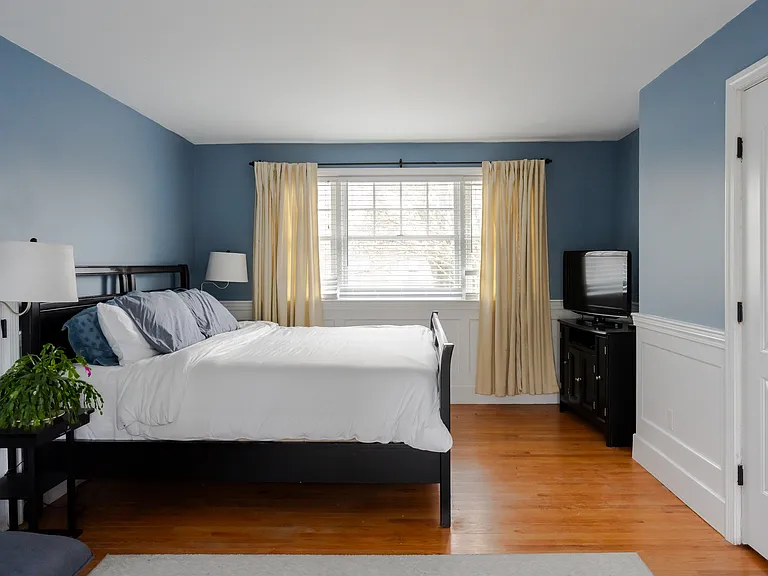 15 Florence Ave — Photo 8