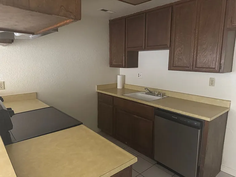 3327 Jayanne Way — Photo 3