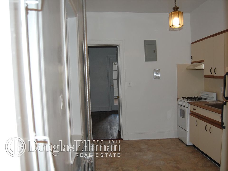 2nd image of 208 E 87th St APT 3W