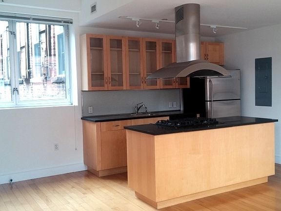 4th image of 24 Peck Slip APT 5W