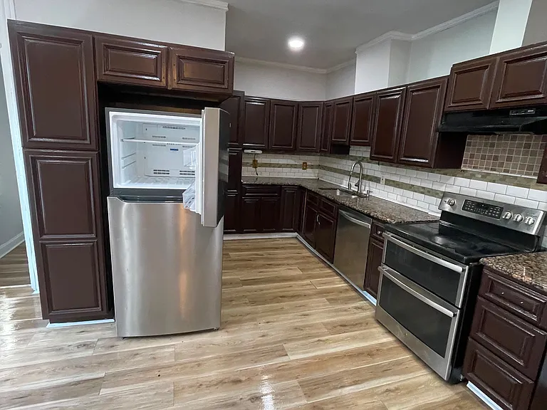 569 N Front St #2 — Photo 5