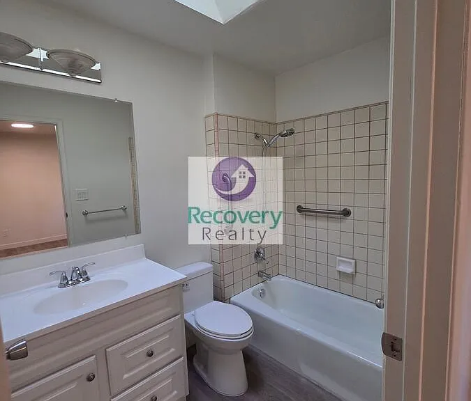 24245 Grand View Ave — Photo 17
