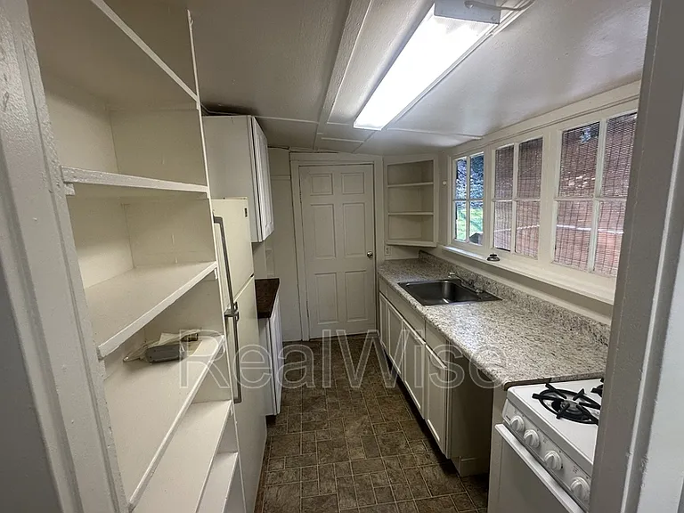 4550 Rogue River Hwy #6 — Photo 11