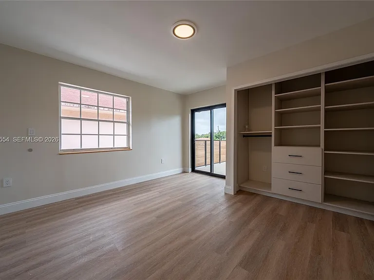 370 Flagami Blvd — Photo 36