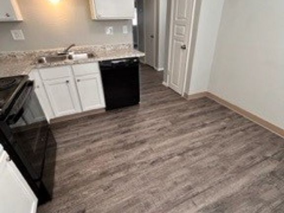 2nd image of 4025 Ruskin Way Unit B