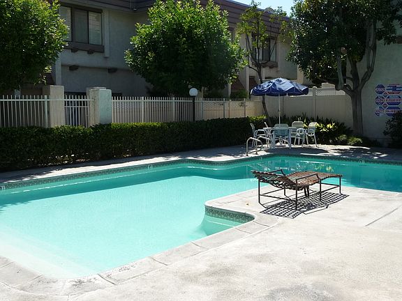 4th image of 848 W Huntington Dr Unit 20