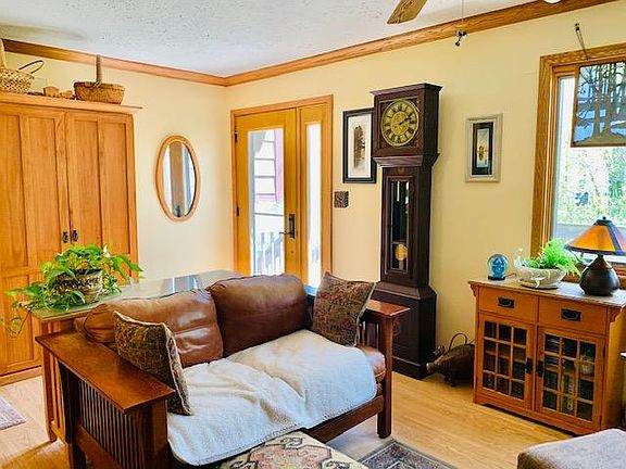 3rd image of 2556 N Pierce Dr