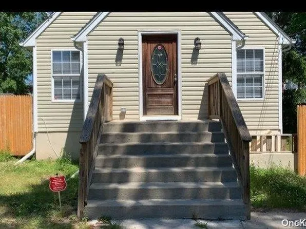 53 S Evergreen Drive, Selden, NY 11784