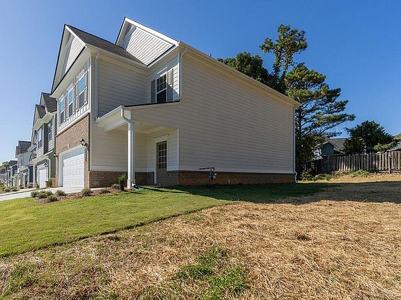 3rd image of 3907 Clarington Dr