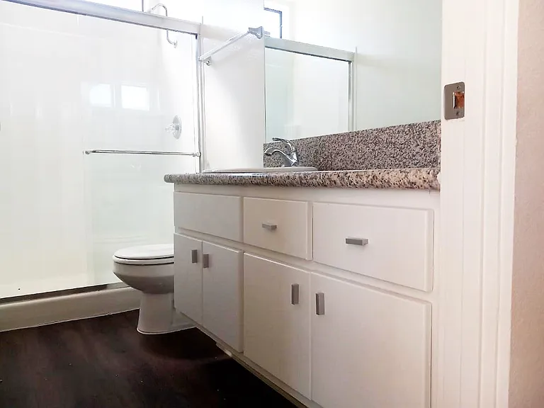 1414 Greenfield Apartments — Photo 22