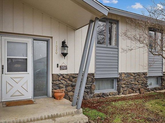 4th image of 1020 N Bolivar Rd