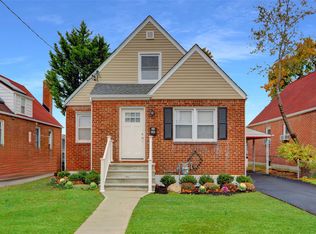 20 Dewitt St, Valley Stream, NY 11580