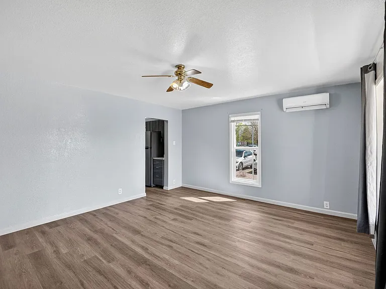 709 E Kiernan Ave — Photo 4
