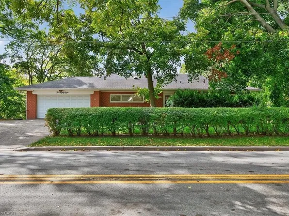 288 Trafalgar Rd, Oakville, ON L6J 3H2