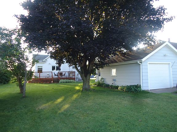 5th image of 215 10th Ave W