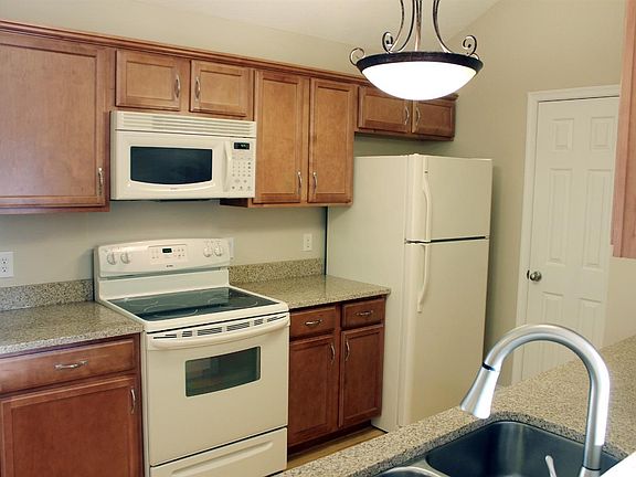 4th image of 623 Wyndhurst Dr Unit 302