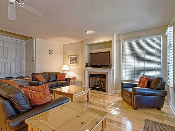 5th image of 816 Saint Charles Pl