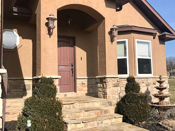 3rd image of 1071 E Daisy Falls Dr