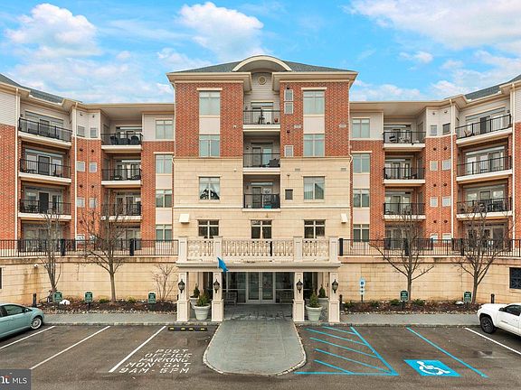 3rd image of 254 Carson Ter