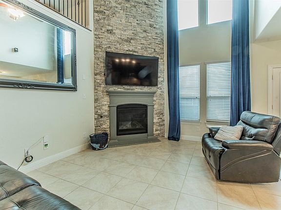 3rd image of 3821 Bastrop St