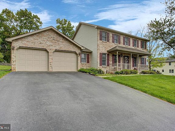 4th image of 427 Bradley Ln