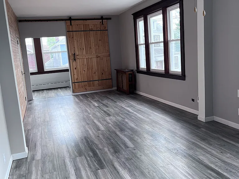 210 Franklin St #2 — Photo 5