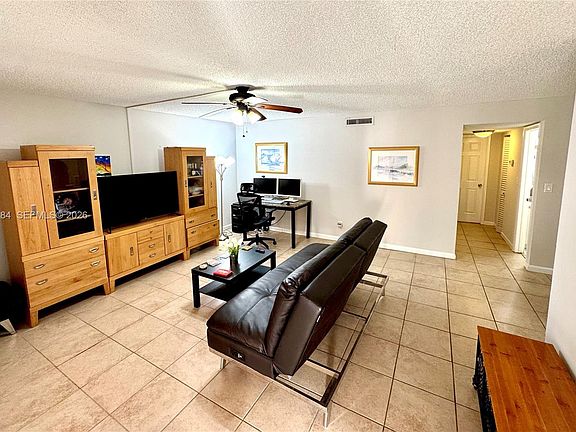 4th image of 6900 SW 39th St APT 207J