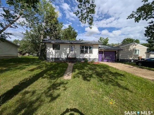 617 Peterson Avenue, Radville, SK S0C 2G0