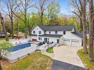 385 Marquette Ave, Holland, MI 49424