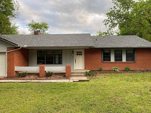 2nd image of 1517 Maplewood Dr