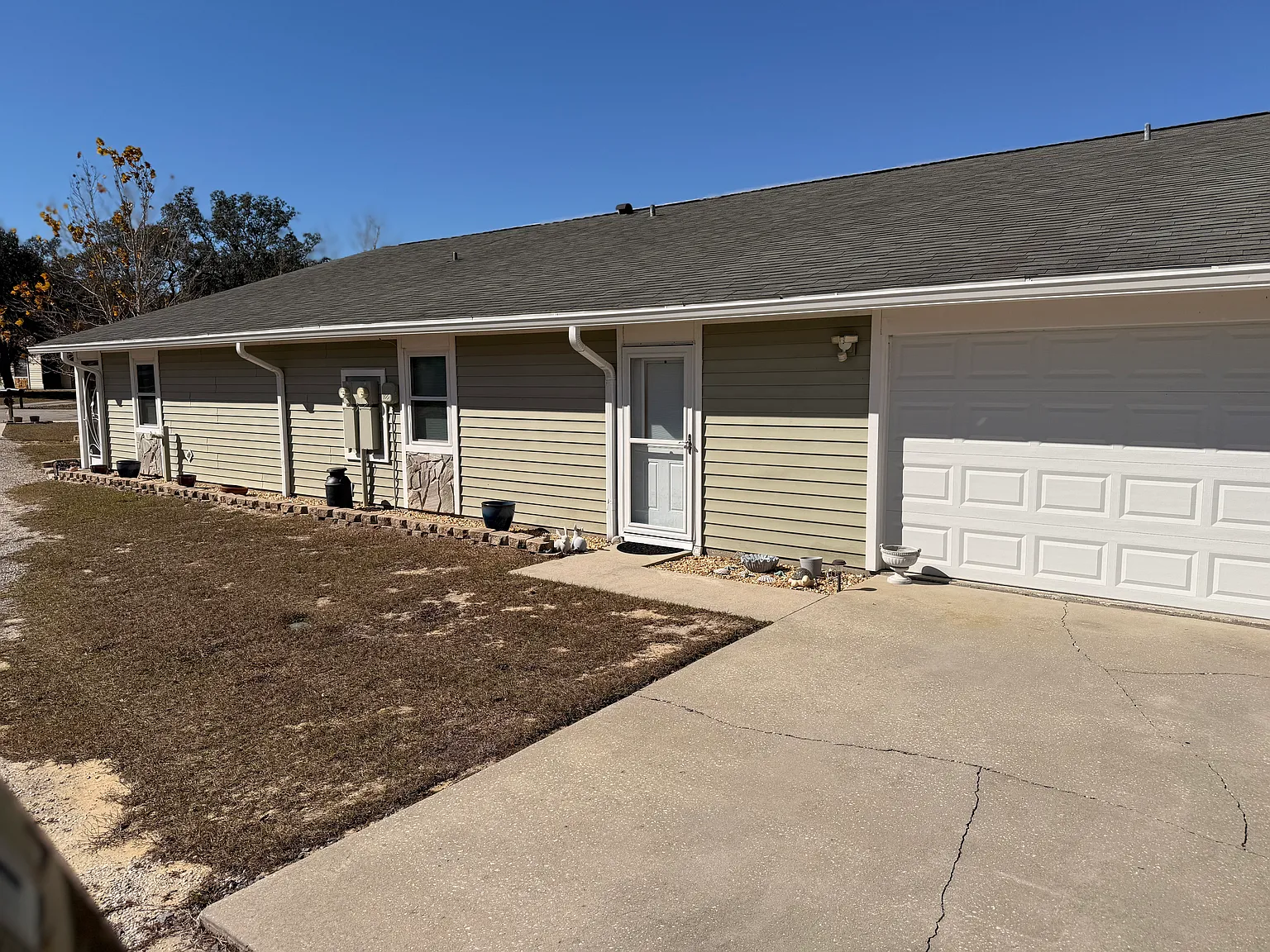 3 bed, 1350 sqft, $1,900 — Photo 2