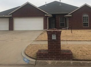 1349 NW 8th St, Moore, OK 73170