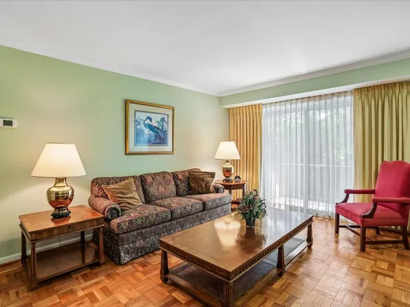 10513 Weymouth St APT 102, Bethesda, MD 20814