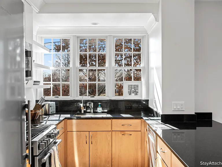 4464 Greenwich Pkwy NW — Photo 5