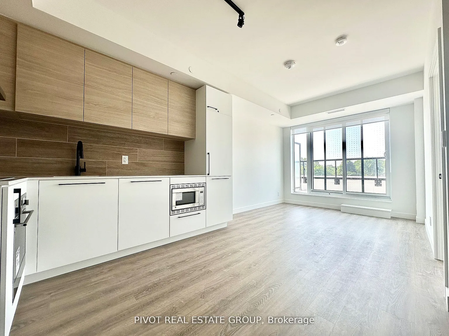 QA Condos — Photo 2