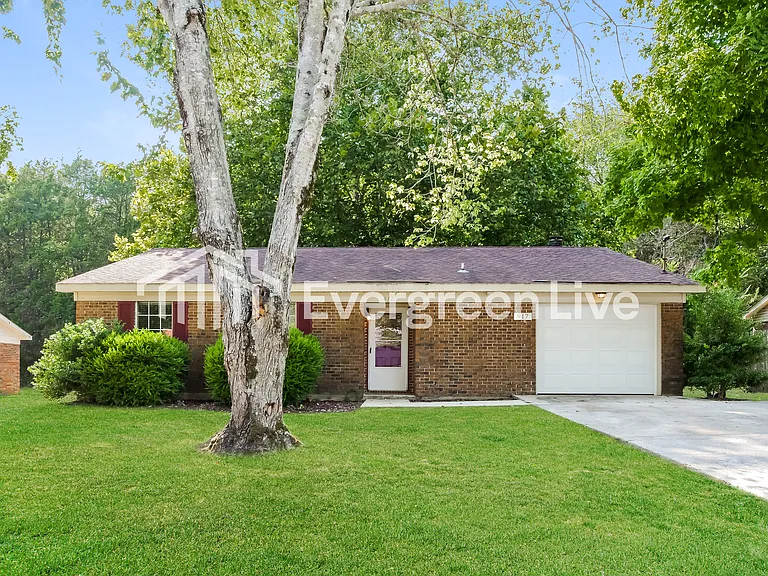 917 Bedford Dr SW — Photo 1