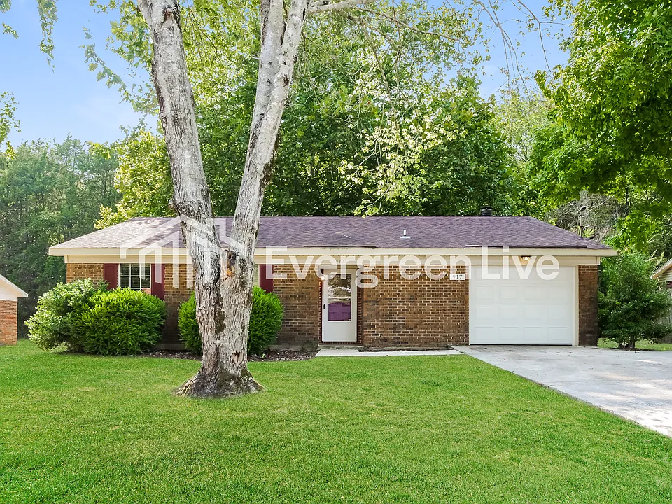 917 Bedford Dr SW