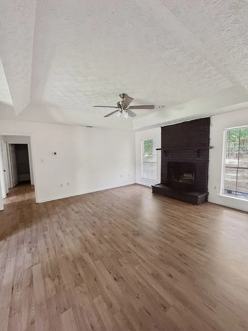 Hot Summer Move-In Special: One Month Free Rent — Photo 3