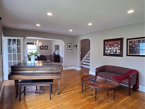 4th image of 46 Macgregor St