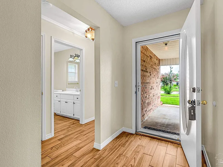 21 Easton St — Photo 8